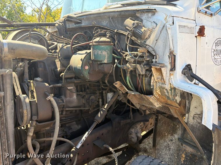 image for item ER3472 1983 Ford LNT9000 roll-off container truck