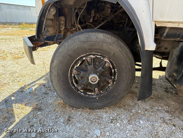 image for item ER3472 1983 Ford LNT9000 roll-off container truck