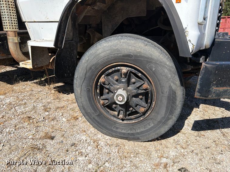 image for item ER3472 1983 Ford LNT9000 roll-off container truck