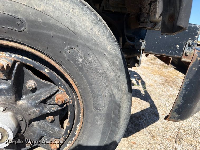 image for item ER3472 1983 Ford LNT9000 roll-off container truck