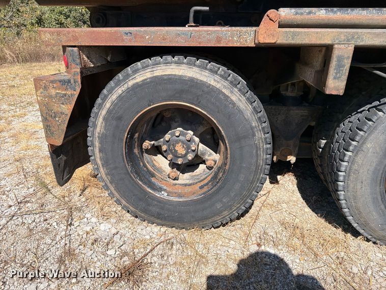 image for item ER3472 1983 Ford LNT9000 roll-off container truck