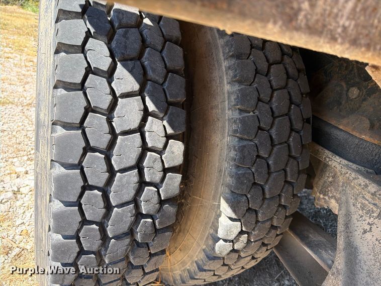 image for item ER3472 1983 Ford LNT9000 roll-off container truck