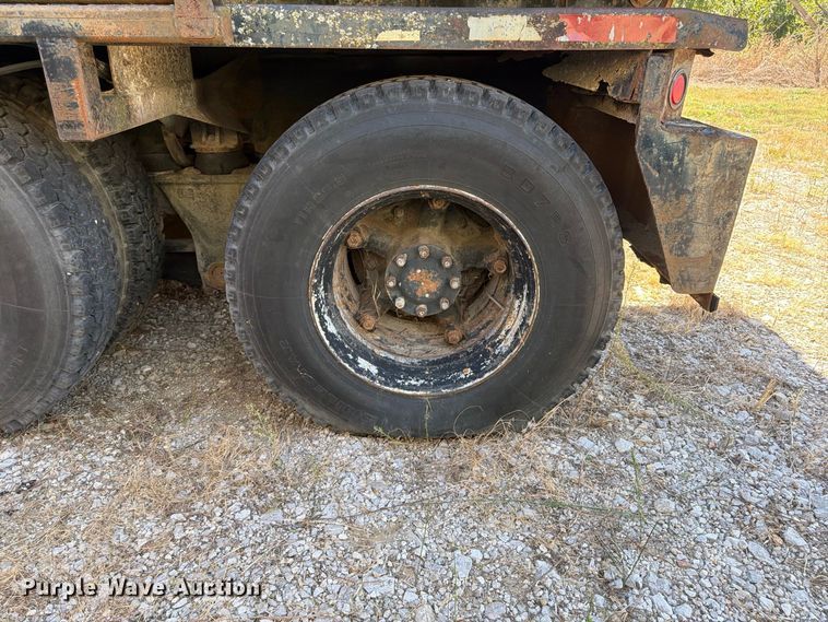 image for item ER3472 1983 Ford LNT9000 roll-off container truck