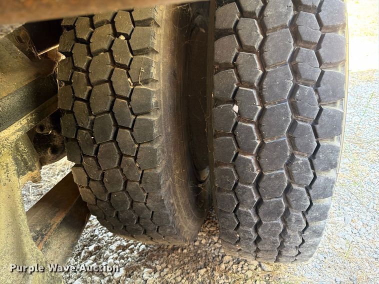 image for item ER3472 1983 Ford LNT9000 roll-off container truck