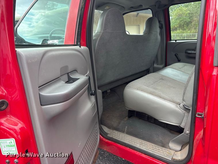 image for item ES8293 2003 Ford F550 Super Duty brush fire truck