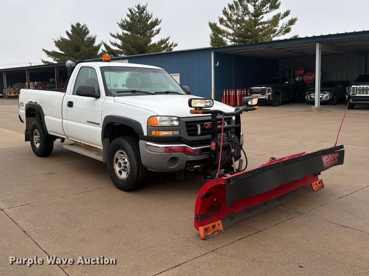 image for item EV7034 2004 GMC Sierra 2500HD pickup truck