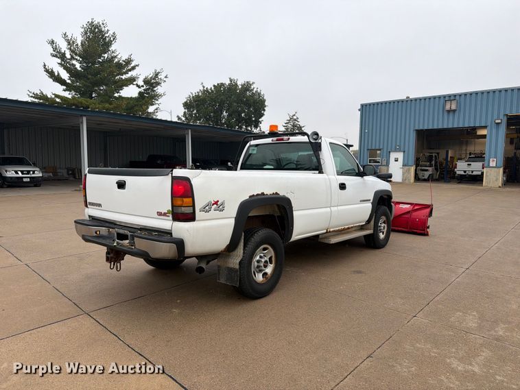 image for item EV7034 2004 GMC Sierra 2500HD pickup truck