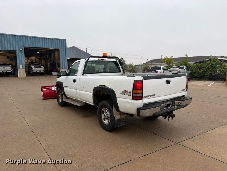 image for item EV7034 2004 GMC Sierra 2500HD pickup truck