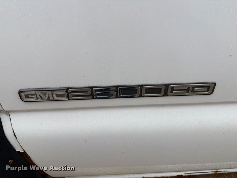 image for item EV7034 2004 GMC Sierra 2500HD pickup truck