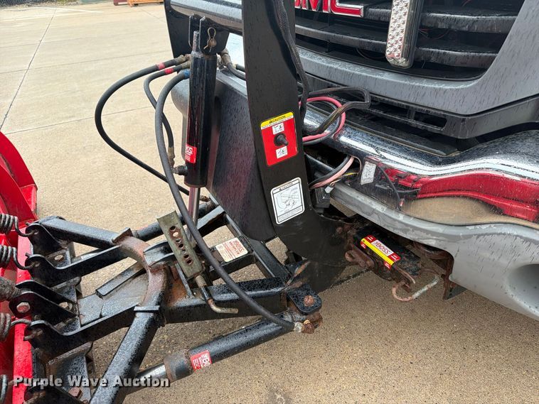 image for item EV7034 2004 GMC Sierra 2500HD pickup truck