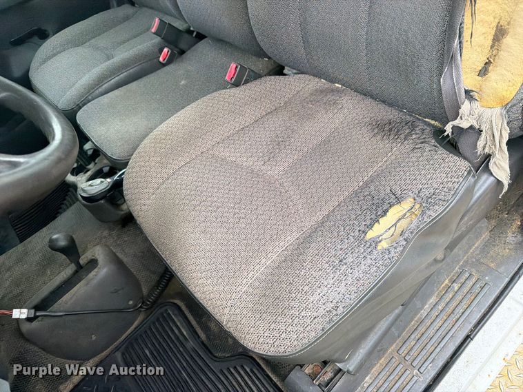 image for item EV7034 2004 GMC Sierra 2500HD pickup truck