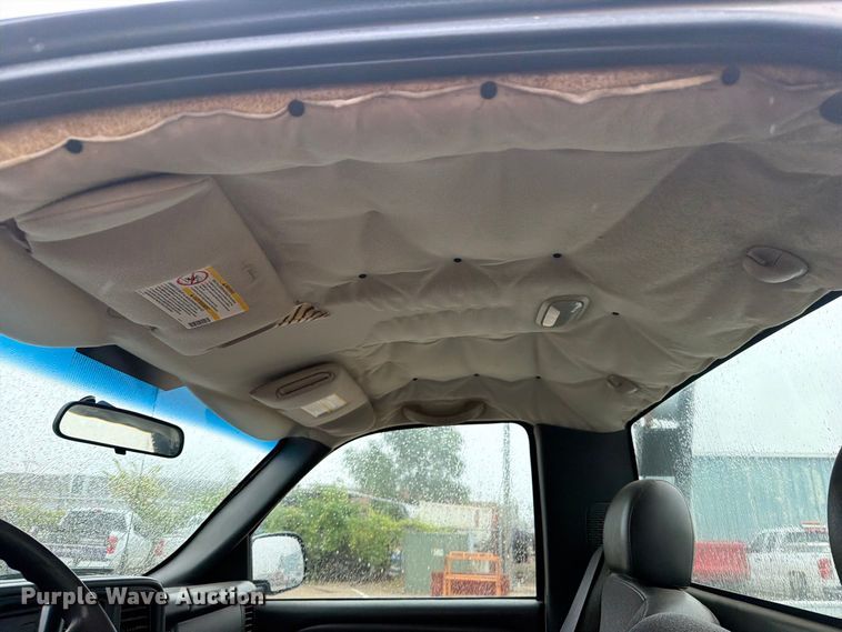 image for item EV7034 2004 GMC Sierra 2500HD pickup truck