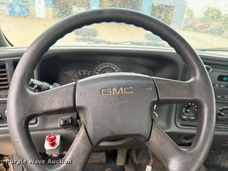 image for item EV7034 2004 GMC Sierra 2500HD pickup truck