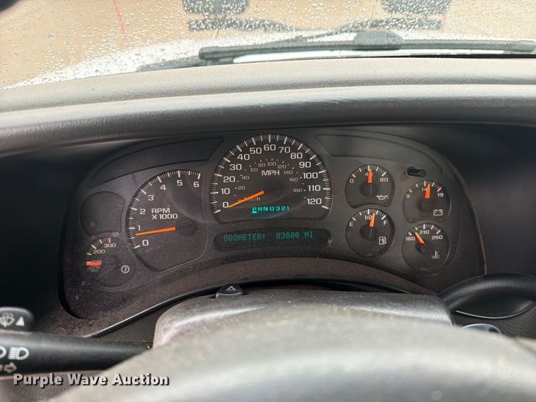 image for item EV7034 2004 GMC Sierra 2500HD pickup truck