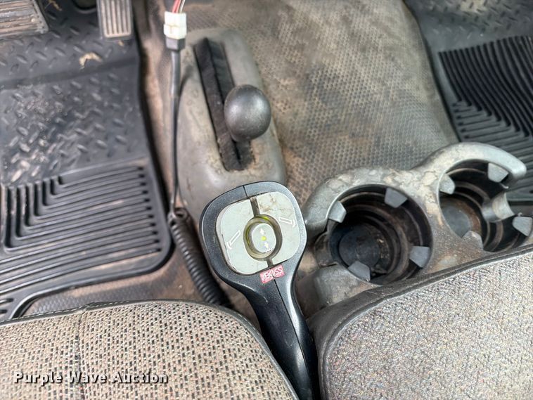 image for item EV7034 2004 GMC Sierra 2500HD pickup truck