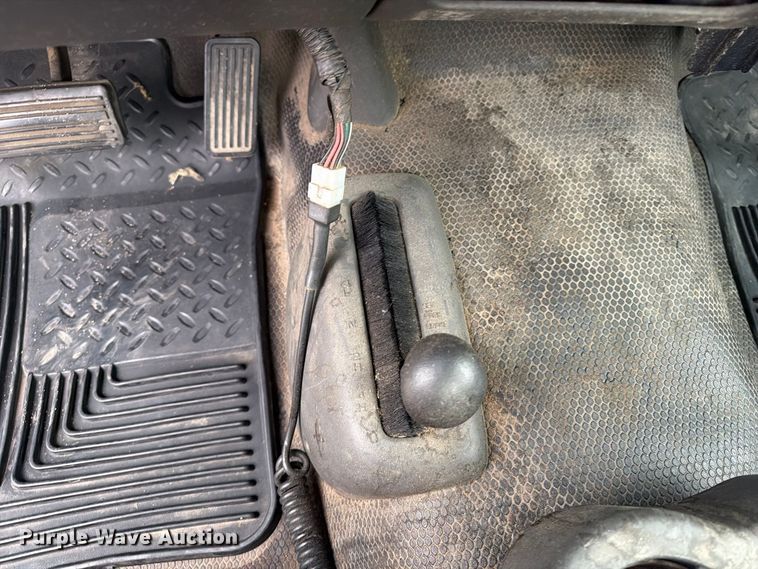 image for item EV7034 2004 GMC Sierra 2500HD pickup truck