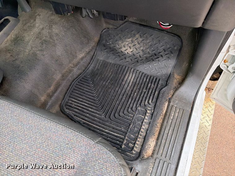 image for item EV7034 2004 GMC Sierra 2500HD pickup truck