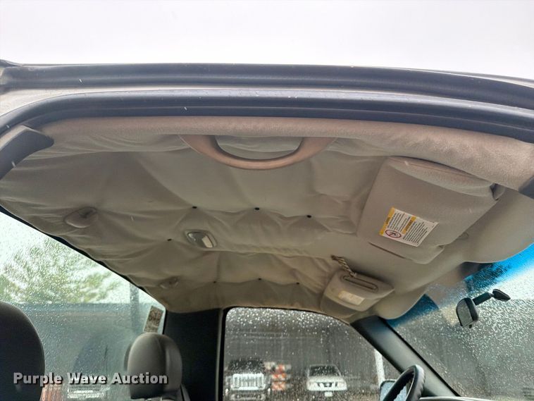 image for item EV7034 2004 GMC Sierra 2500HD pickup truck