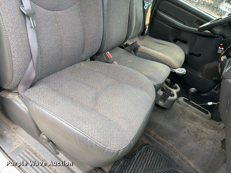image for item EV7034 2004 GMC Sierra 2500HD pickup truck