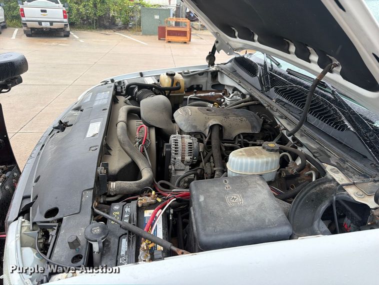 image for item EV7034 2004 GMC Sierra 2500HD pickup truck