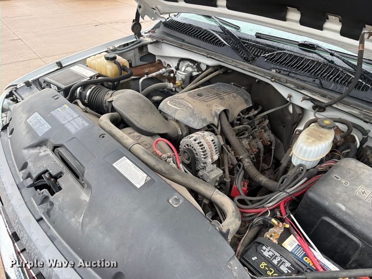image for item EV7034 2004 GMC Sierra 2500HD pickup truck