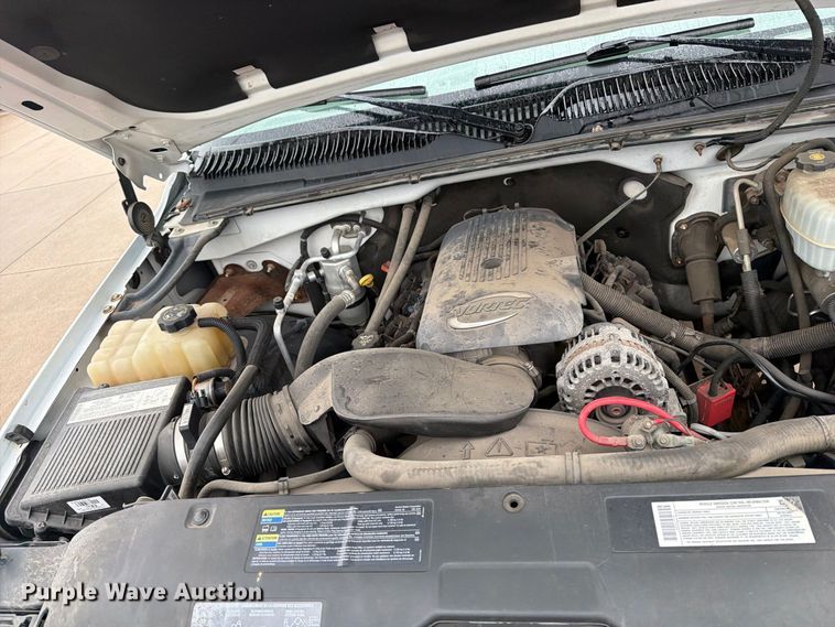 image for item EV7034 2004 GMC Sierra 2500HD pickup truck