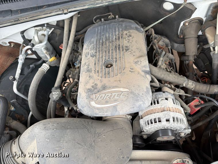 image for item EV7034 2004 GMC Sierra 2500HD pickup truck
