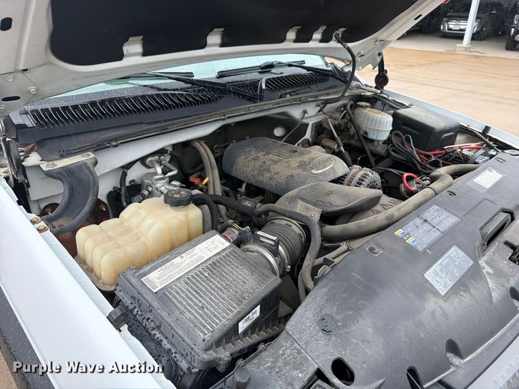 image for item EV7034 2004 GMC Sierra 2500HD pickup truck