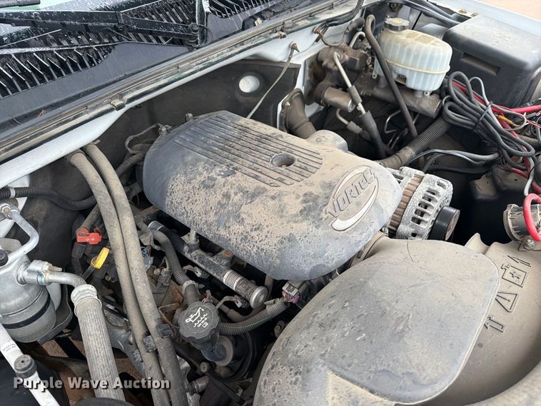 image for item EV7034 2004 GMC Sierra 2500HD pickup truck