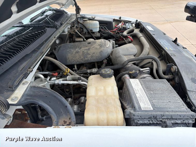 image for item EV7034 2004 GMC Sierra 2500HD pickup truck