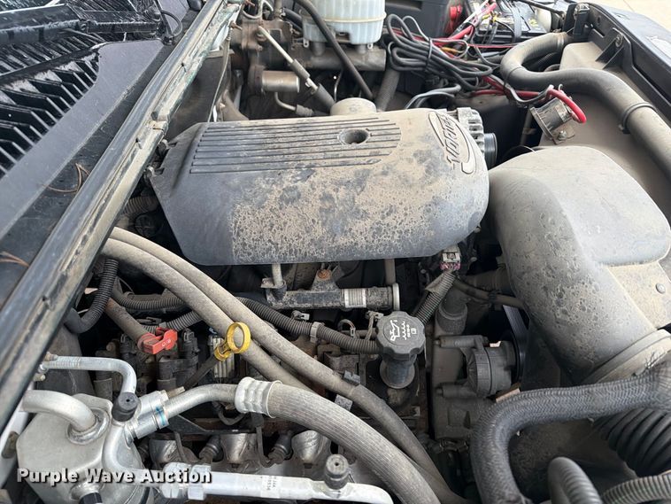 image for item EV7034 2004 GMC Sierra 2500HD pickup truck