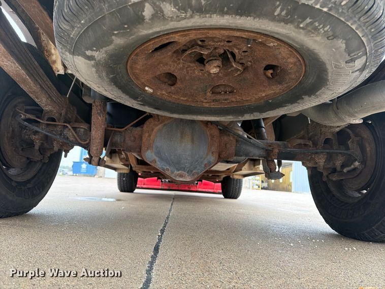 image for item EV7034 2004 GMC Sierra 2500HD pickup truck