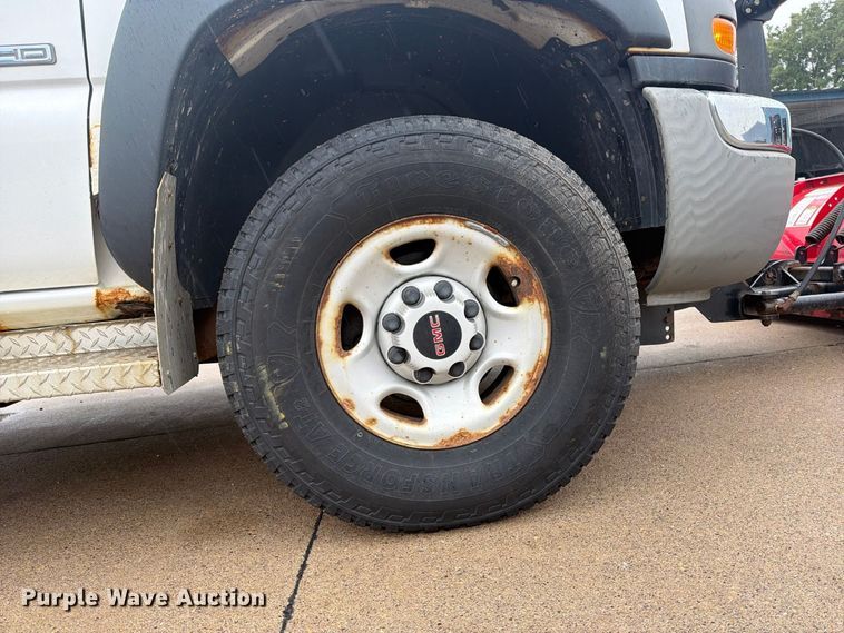 image for item EV7034 2004 GMC Sierra 2500HD pickup truck