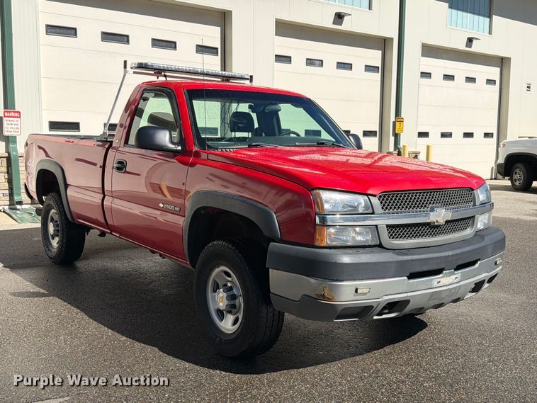 image for item EW1161 2003 Chevrolet Silverado 2500HD pickup truck