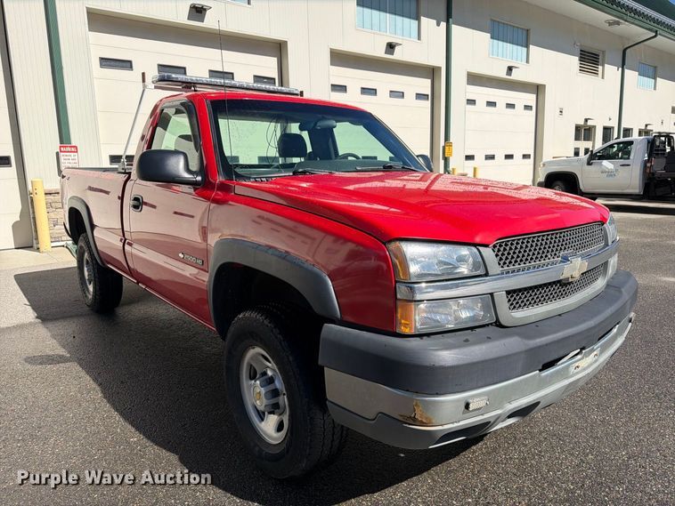 image for item EW1161 2003 Chevrolet Silverado 2500HD pickup truck