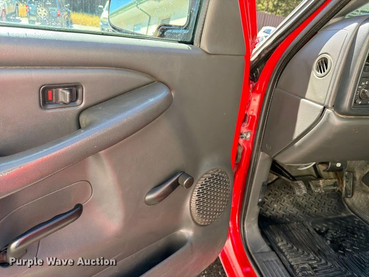 image for item EW1161 2003 Chevrolet Silverado 2500HD pickup truck