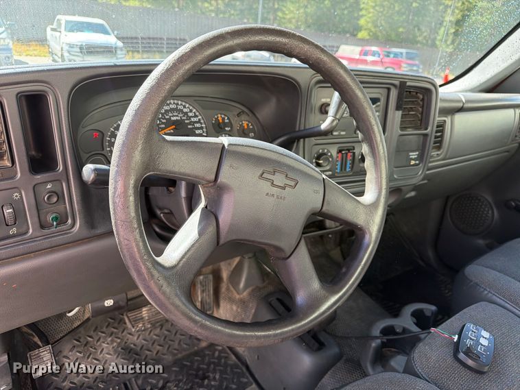 image for item EW1161 2003 Chevrolet Silverado 2500HD pickup truck