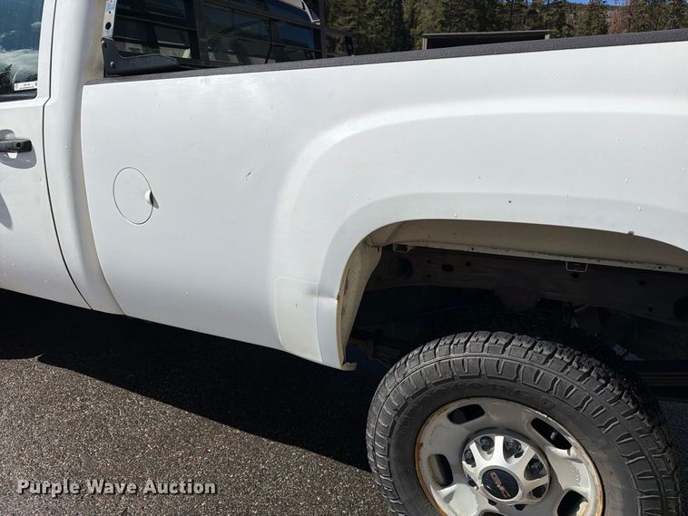 image for item EW1164 2011 GMC Sierra 2500HD pickup truck