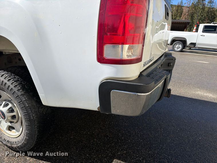image for item EW1164 2011 GMC Sierra 2500HD pickup truck