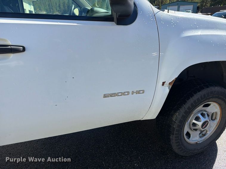 image for item EW1164 2011 GMC Sierra 2500HD pickup truck