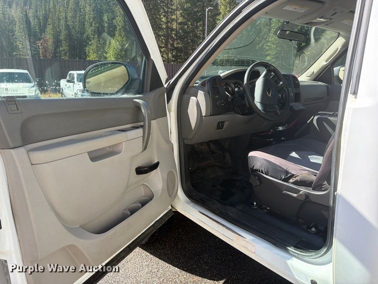 image for item EW1164 2011 GMC Sierra 2500HD pickup truck