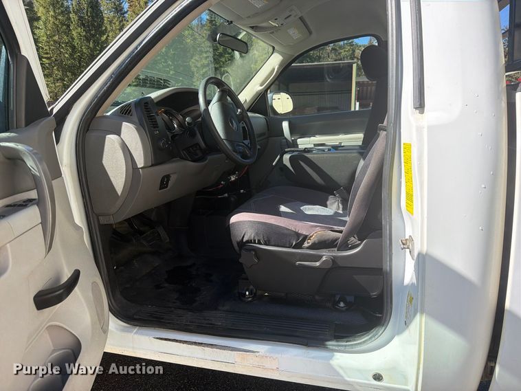 image for item EW1164 2011 GMC Sierra 2500HD pickup truck