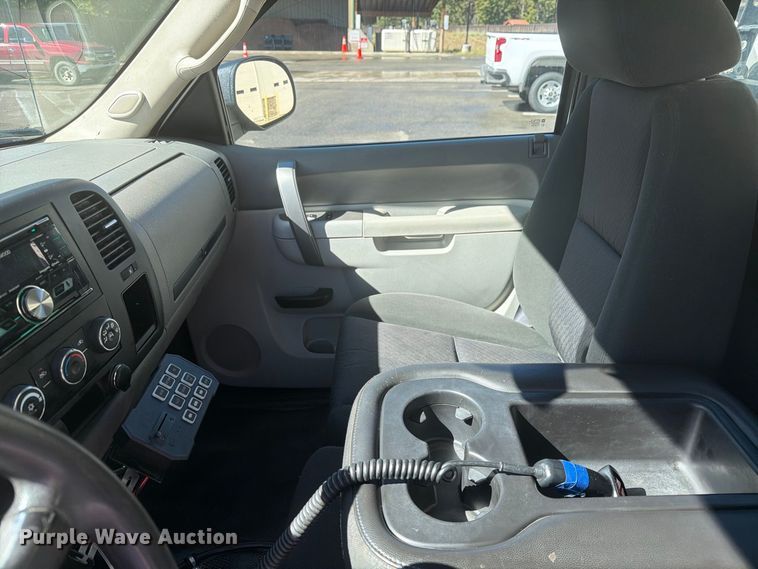image for item EW1164 2011 GMC Sierra 2500HD pickup truck