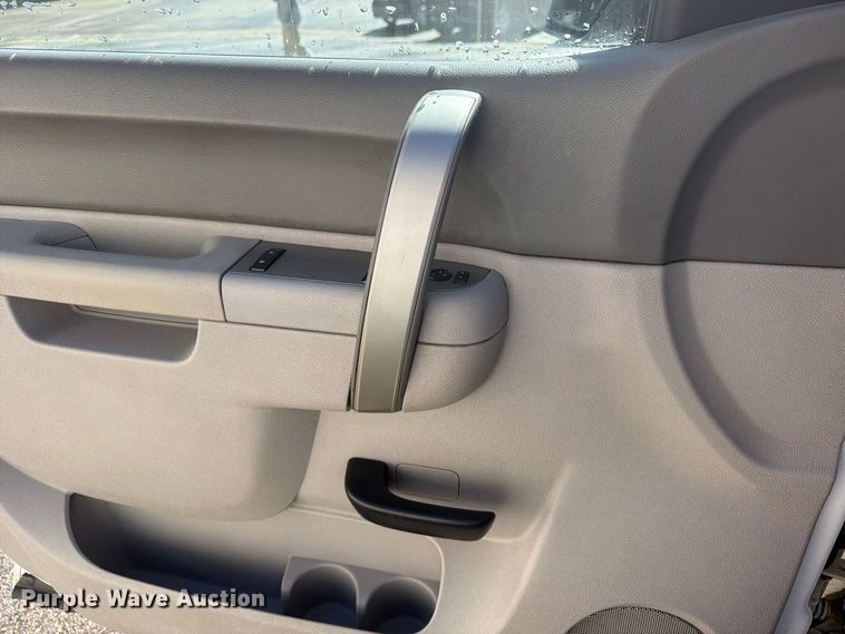 image for item EW1164 2011 GMC Sierra 2500HD pickup truck