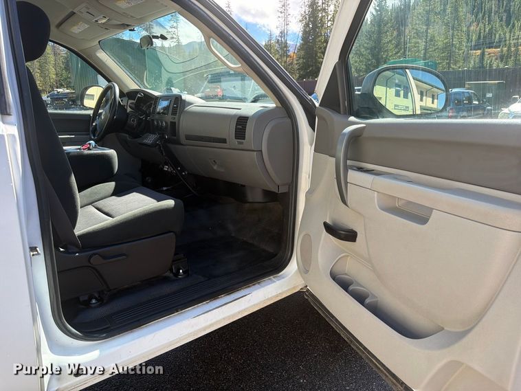 image for item EW1164 2011 GMC Sierra 2500HD pickup truck