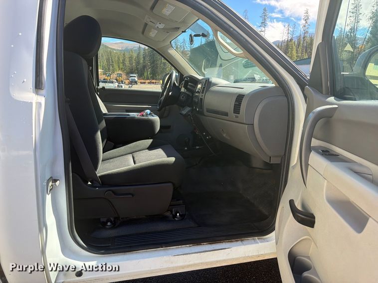 image for item EW1164 2011 GMC Sierra 2500HD pickup truck