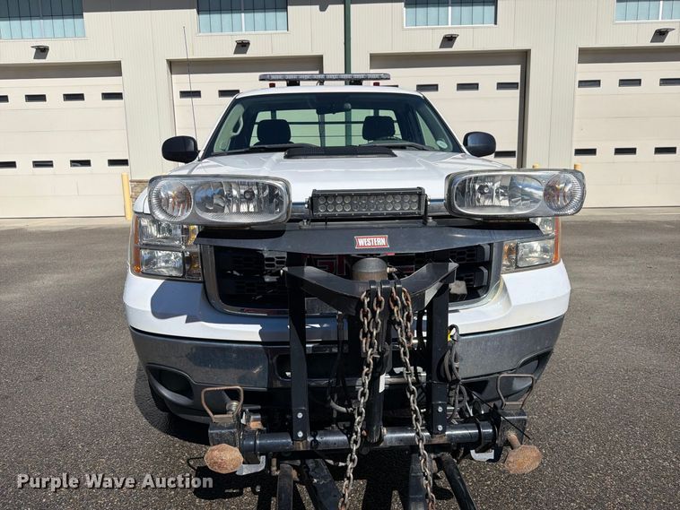 image for item EW1164 2011 GMC Sierra 2500HD pickup truck