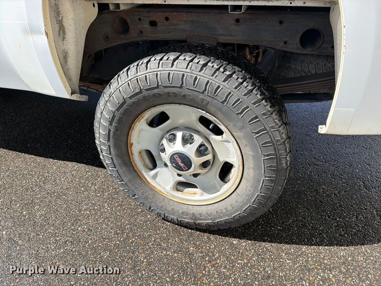 image for item EW1164 2011 GMC Sierra 2500HD pickup truck