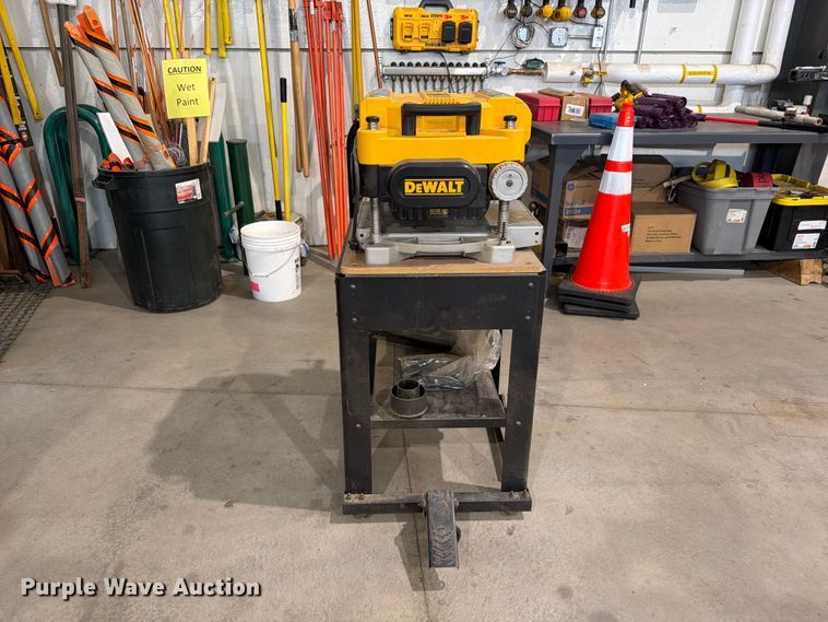 image for item EW1168 Dewalt DW735 planer