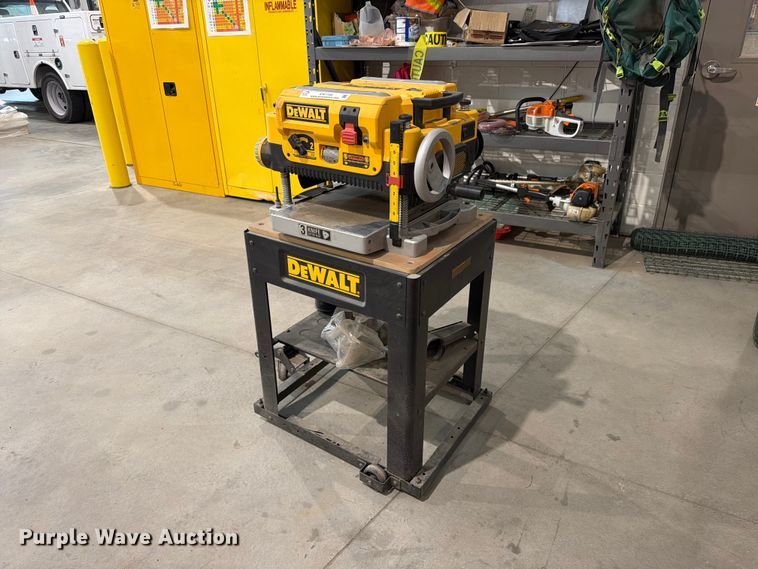 image for item EW1168 Dewalt DW735 planer